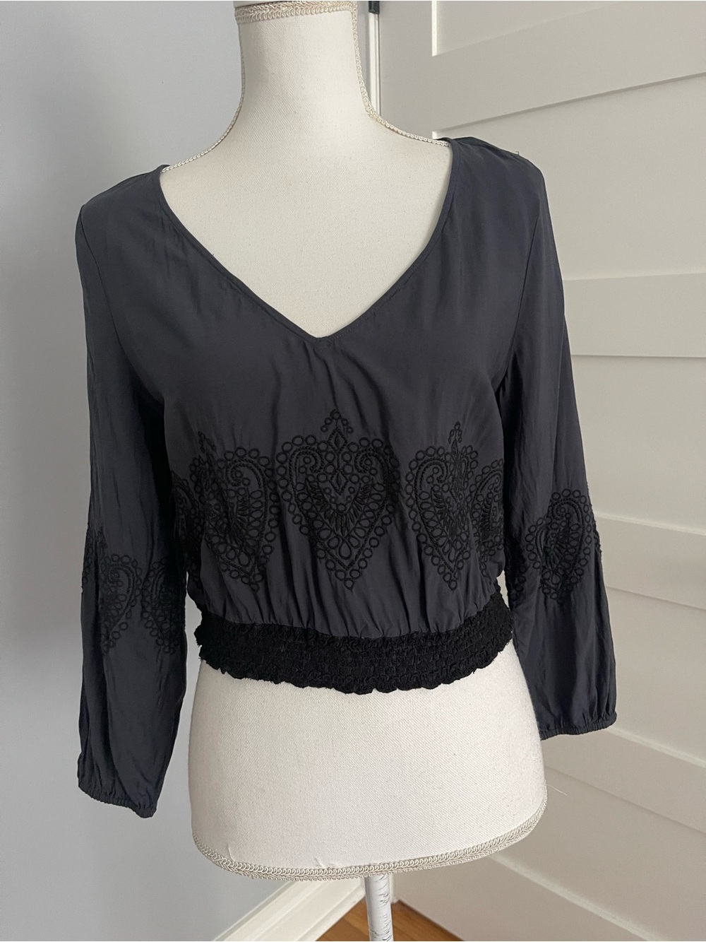 American eagle Dark grey  Embroidered V-Neck Cropped Blouse - M